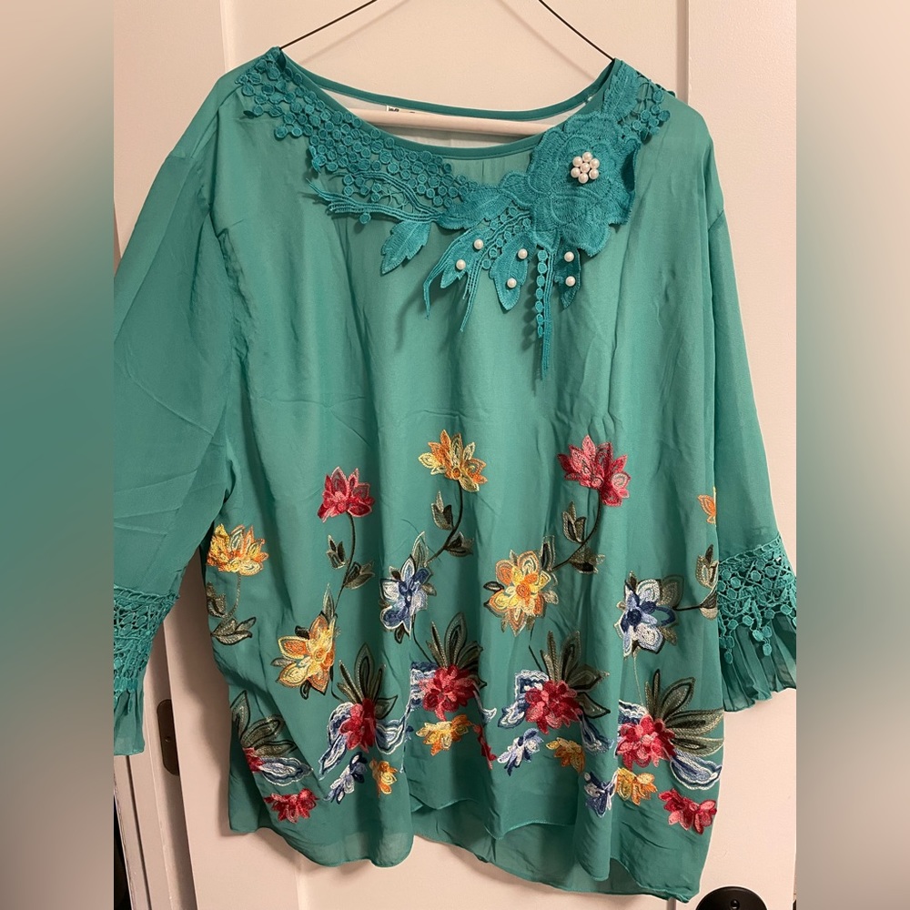 This is a beautiful blouse